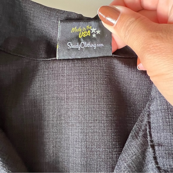 Vintage Steady Classics Clothing Men’s Black and Yellow Bowling Shirt - Picture 7 of 9